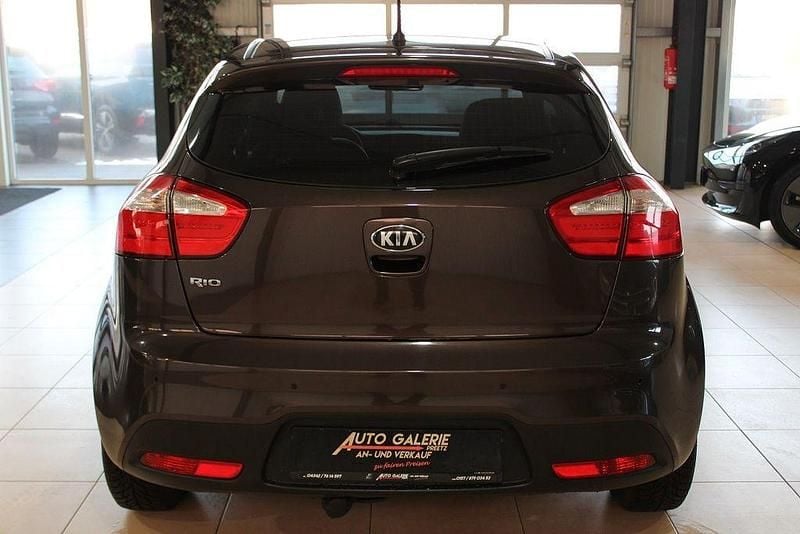 Gebraucht Kia Rio FIFA World Cup Edition 86 PS (63 kW) 2013 Braun Kleinwagen