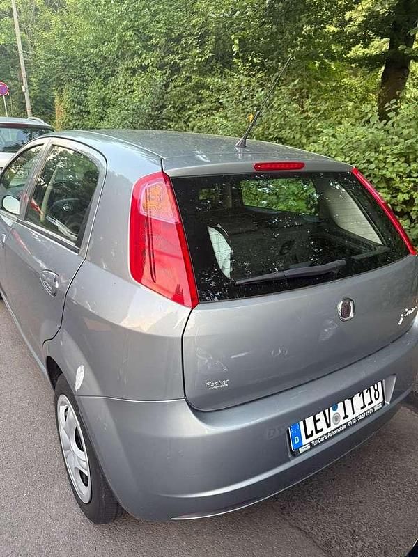 Grau Gebraucht 2008 Fiat Grande Punto Active Kleinwagen | 2.450 € (Fairer Preis) - Bild 1/4