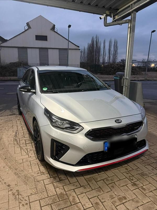 Silber Gebraucht 2019 Kia Ceed GT Limousine | 18.000 € (Fairer Preis) - Bild 1/4