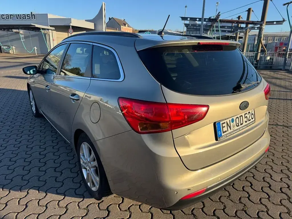 Gebraucht Kia Ceed Spirit 128 PS (94 kW) 2013 Schwarz Kleinwagen