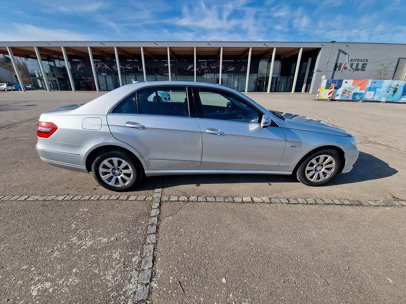 Gebraucht Mercedes E350 231 PS (169 kW) 2009 Silber Limousine