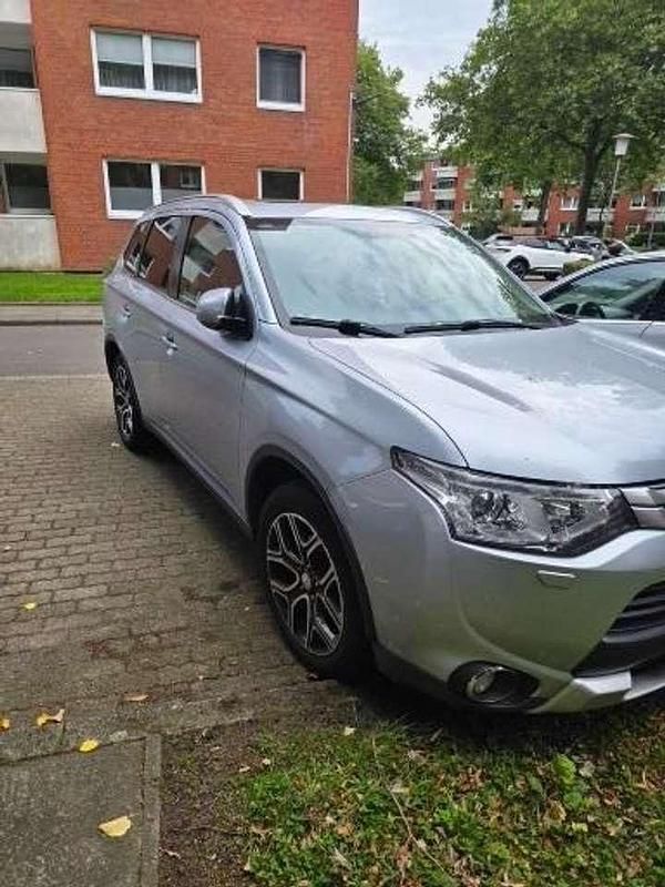 Gebraucht Mitsubishi Outlander Intense 150 PS (110 kW) 2013 Silber SUV