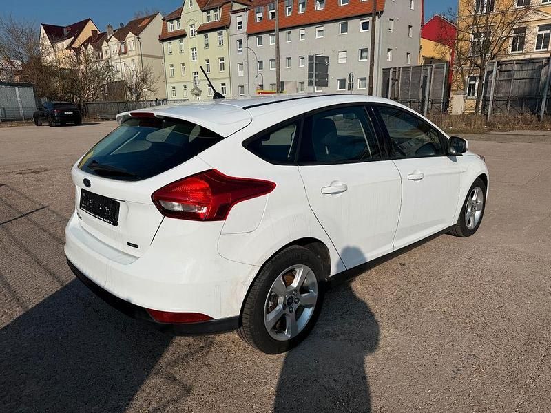 Gebraucht Ford Focus Trend 101 PS (74 kW) 2018 Weiß Limousine