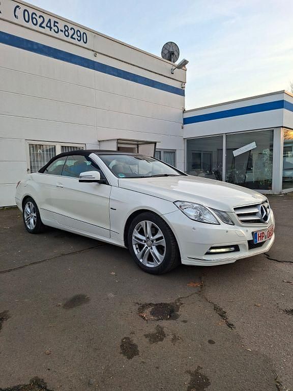 Gebraucht Mercedes E200 184 PS (135 kW) 2011 Weiß Cabrio