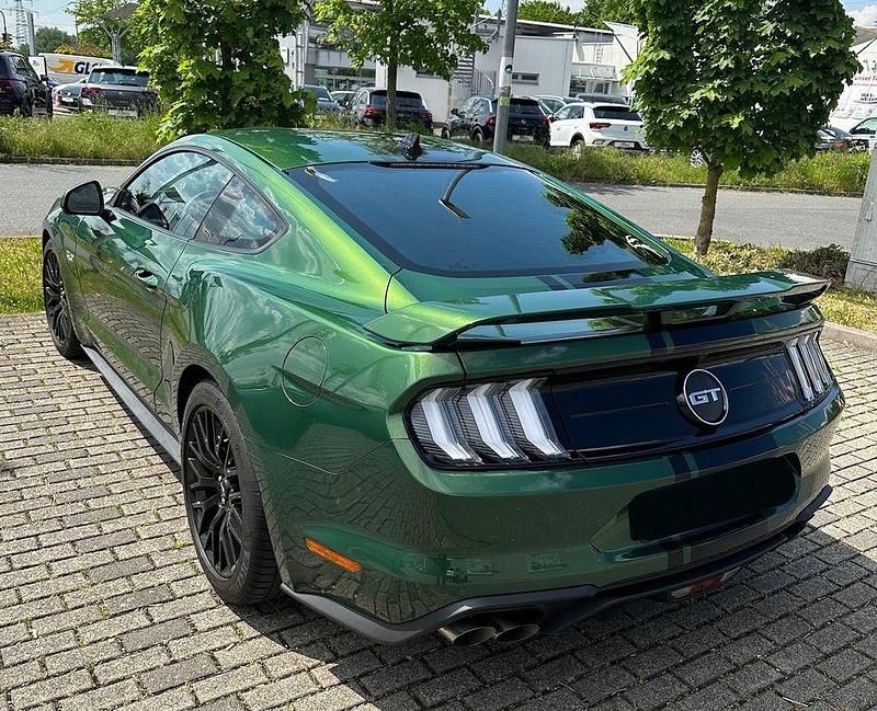 Grün Gebraucht 2023 Ford V8 Fastback Coupé | 49.490 € - Bild 1/4