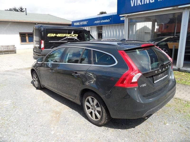 Gebraucht Volvo V60 Momentum 163 PS (119 kW) 2012 Savile grey / metallic Kombi