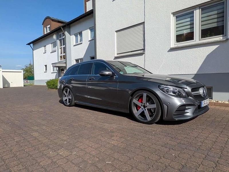 Grau Gebraucht 2019 Mercedes C300 AMG Kombi | 33.500 € (Etwas zu teuer) - Bild 1/4