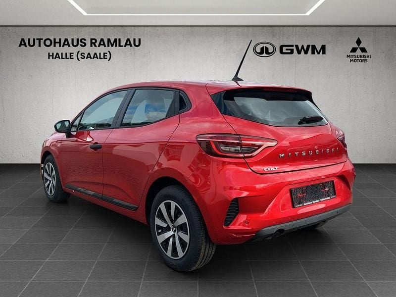 Neu Mitsubishi Colt Basis 67 PS (49 kW) 2025 Rot Limousine