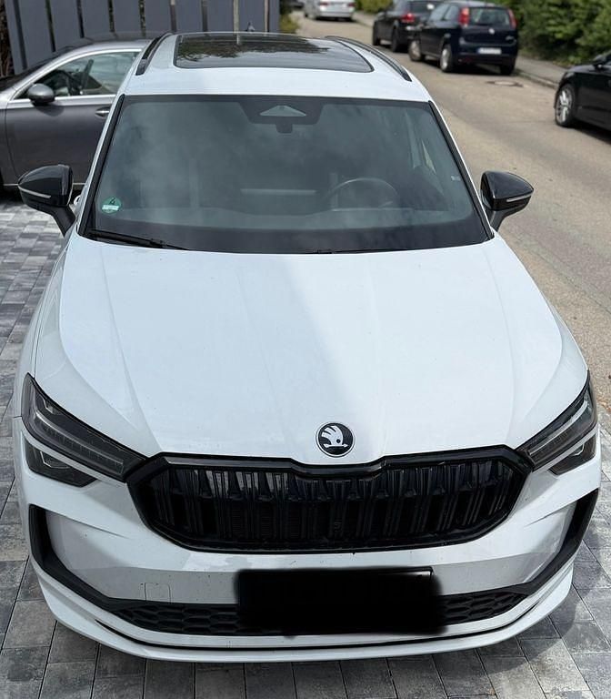 Weiß Gebraucht 2024 Skoda Kodiaq SportLine SUV | 42.999 € (Fairer Preis) - Bild 1/4
