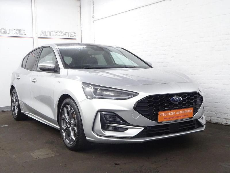 Gebraucht Ford Focus ST-Line X 155 PS (114 kW) 2024 Moondust silber metallic Limousine