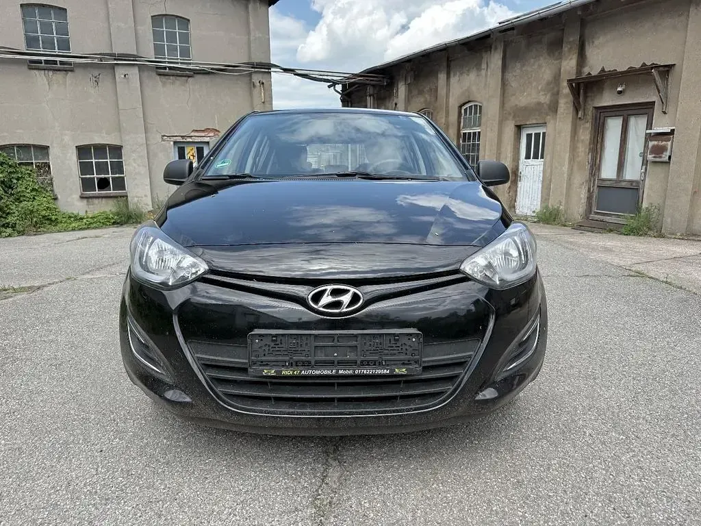 Gebraucht Hyundai i20 Edition 86 PS (63 kW) 2014 Schwarz Kleinwagen