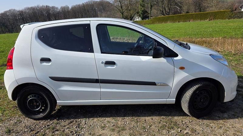 Gebraucht Suzuki Alto Basic 68 PS (50 kW) 2014 Weiß Kleinwagen
