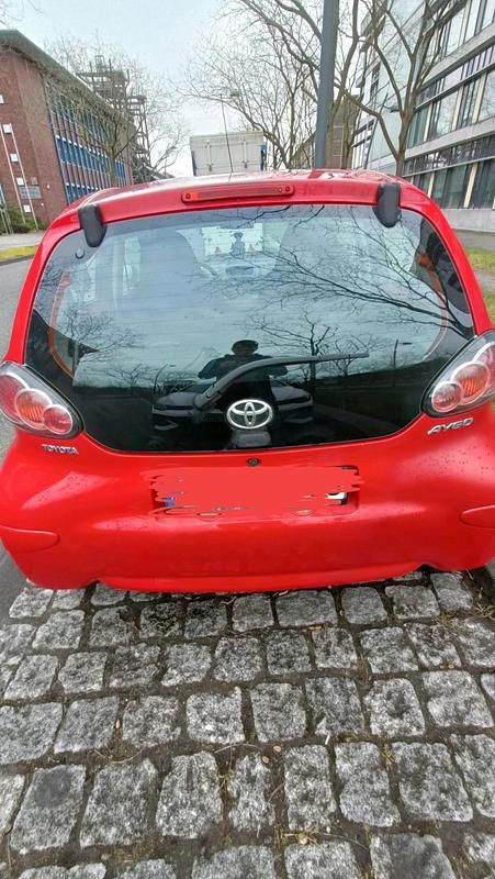Gebraucht Toyota Aygo 68 PS (50 kW) 2010 Rot Kleinwagen