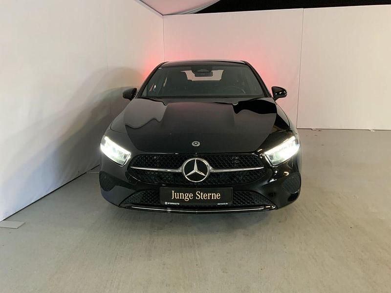 Gebraucht Mercedes A180 Progressive 136 PS (100 kW) 2024 Unilack nachtschwarz Limousine