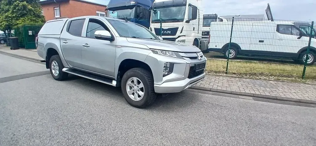Gebraucht Mitsubishi L200 150 PS (110 kW) 2021 Silber Pickup