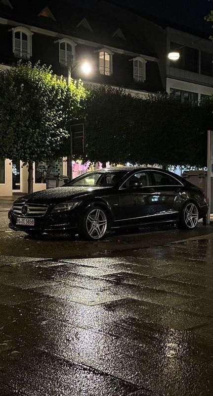 Schwarz Gebraucht 2010 Mercedes CLS350 Coupé | 13.000 € - Bild 1/4