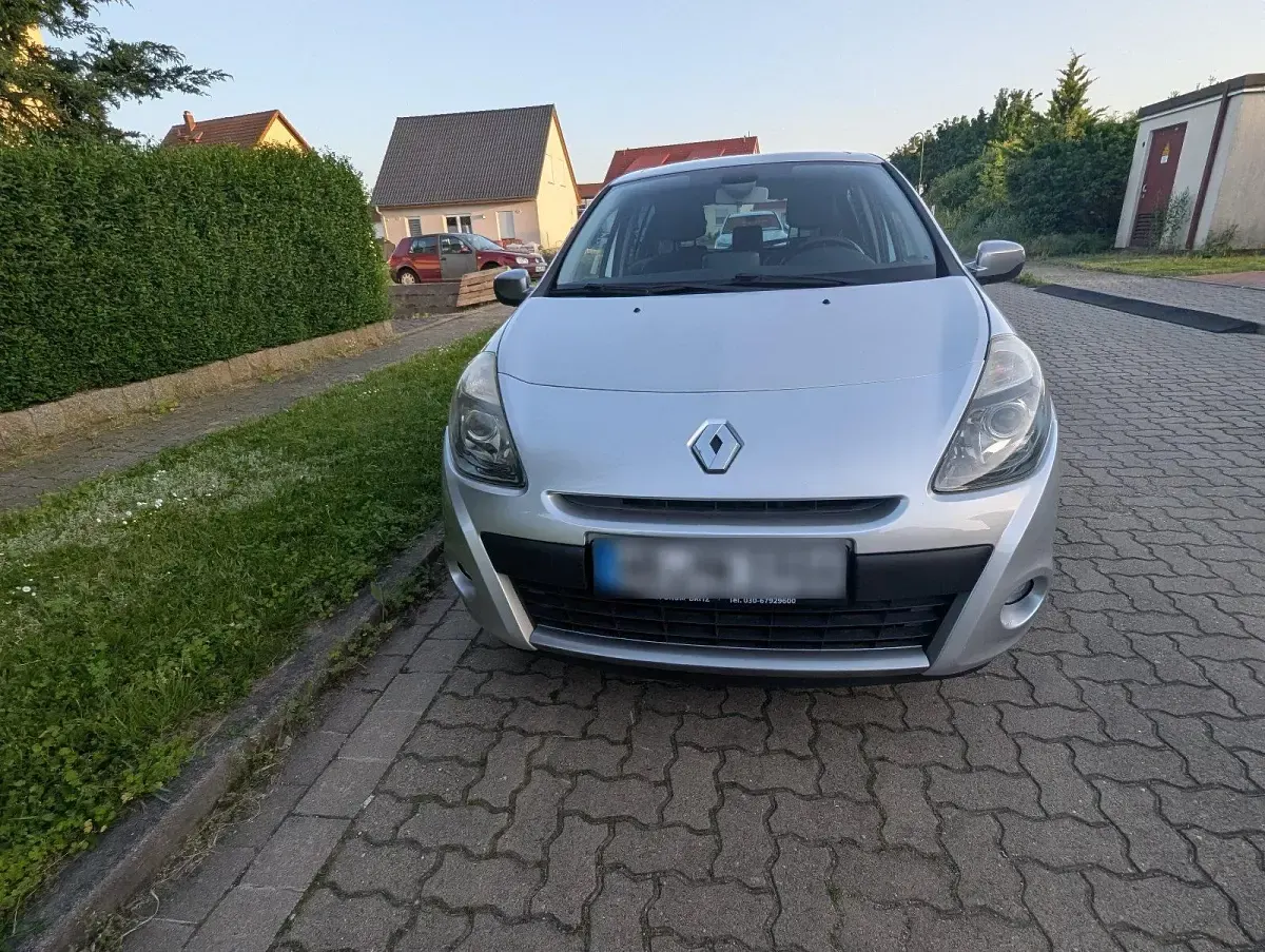 Gebraucht Renault Clio Night&Day 111 PS (81 kW) 2012 Silber Kleinwagen