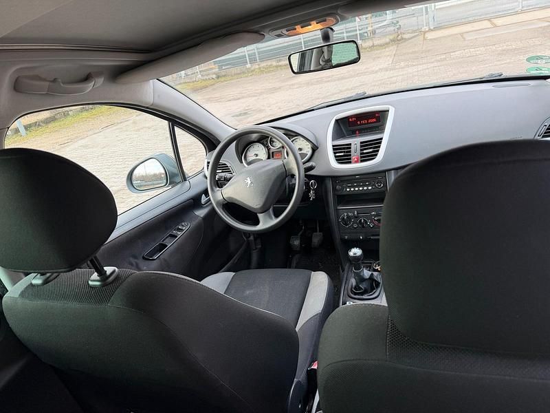 Gebraucht Peugeot 207 95 PS (69 kW) 2009 Grau Limousine