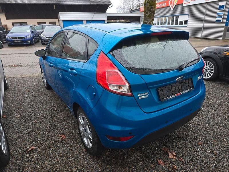 Gebraucht Ford Fiesta Trend 101 PS (74 kW) 2015 Blau Kleinwagen
