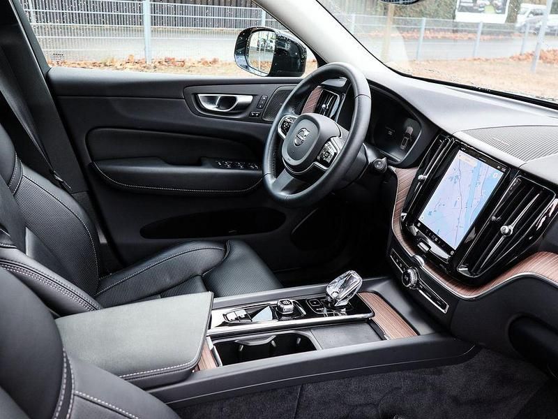 Gebraucht Volvo XC60 Plus 253 PS (186 kW) 2023 Grau SUV