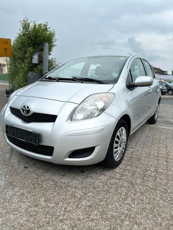 Silber Gebraucht 2011 Toyota Yaris Cool Kleinwagen | 2.599 € (Guter Preis) - Bild 1/4