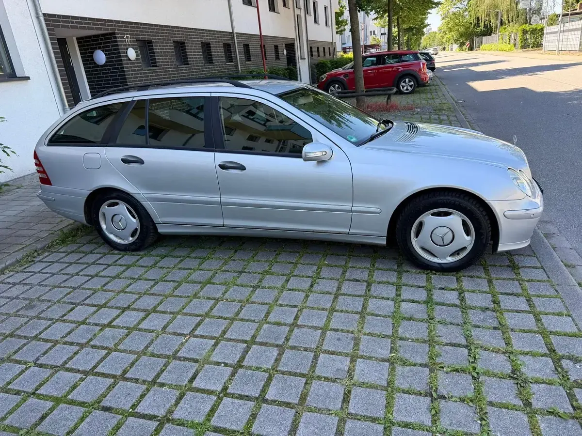 Gebraucht Mercedes 220 150 PS (110 kW) 2007 Silber Kombi