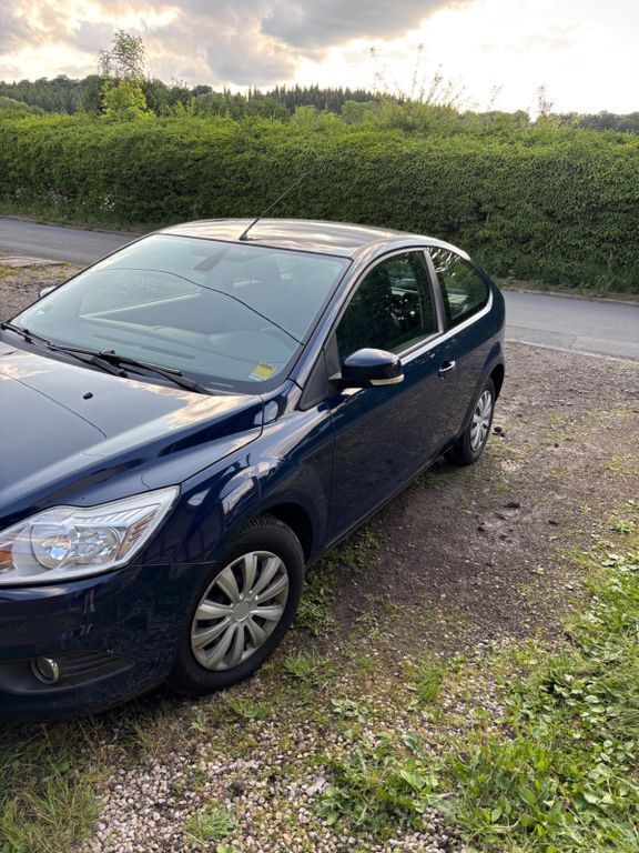 Blau Gebraucht 2009 Ford Focus Limousine | 1.300 € (Superpreis) - Bild 1/4