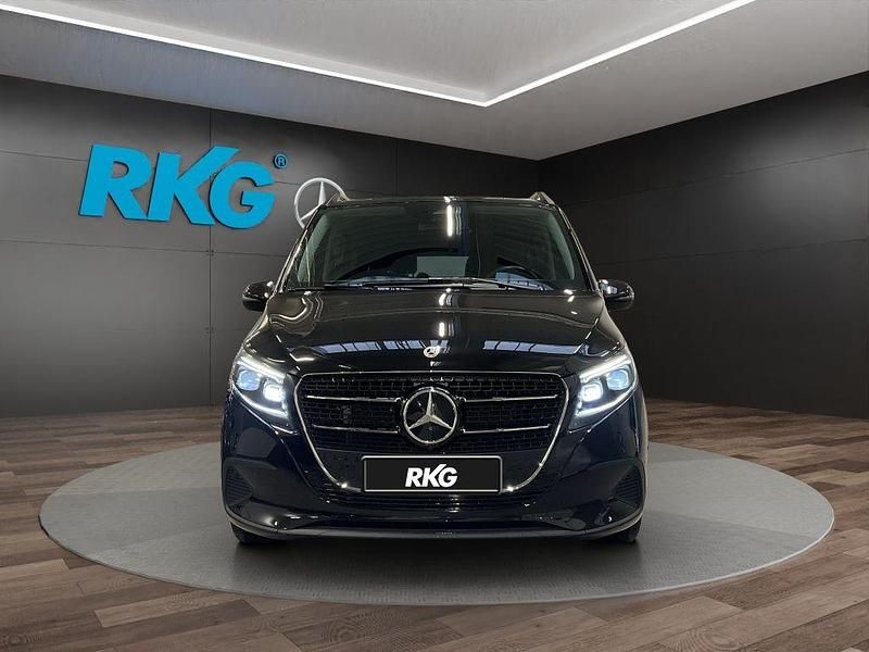 Gebraucht Mercedes V220 Style 163 PS (119 kW) 2025 Schwarz Van / Kleinbus