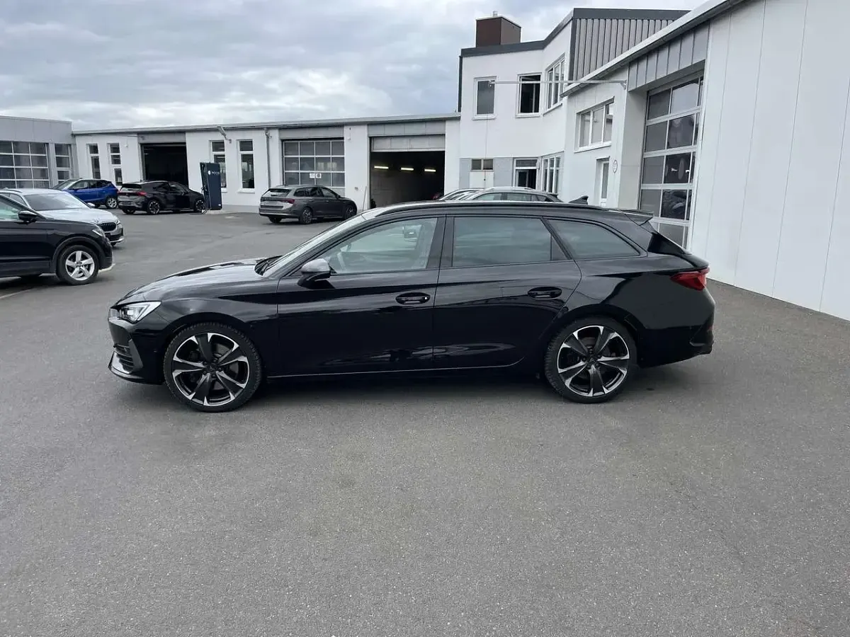 Gebraucht Cupra Leon VZ1 300 PS (220 kW) 2024 Mitternachtsschwarz Kombi