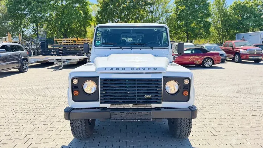 Gebraucht Land Rover Defender 122 PS (89 kW) 2012 Weiß Kombi