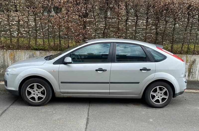 Gebraucht Ford Focus 116 PS (85 kW) 2005 Silber Kombi