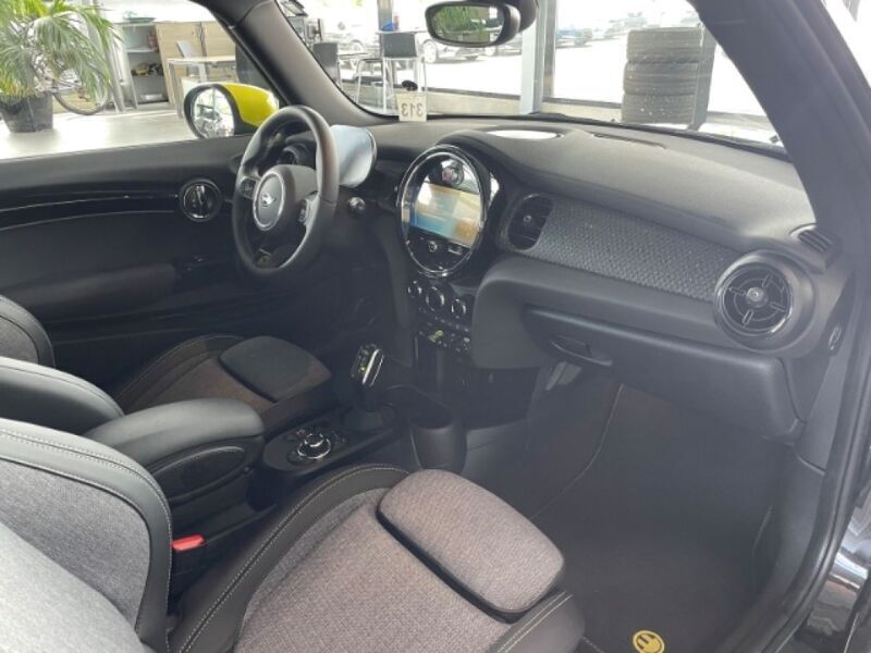Midnight black ii (metallic) Gebraucht 2023 Mini Cooper Kleinwagen | 24.970 € (Teuer) - Bild 1/4
