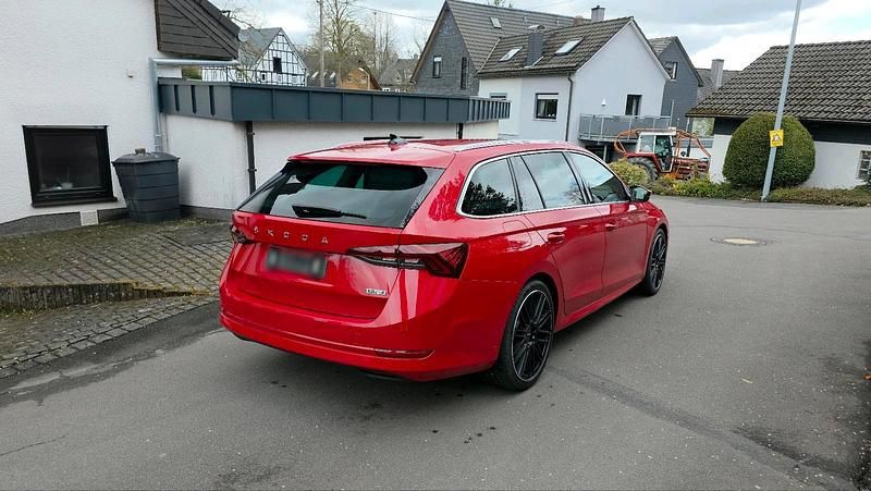Gebraucht Skoda Octavia 150 PS (110 kW) 2021 Rot Kombi