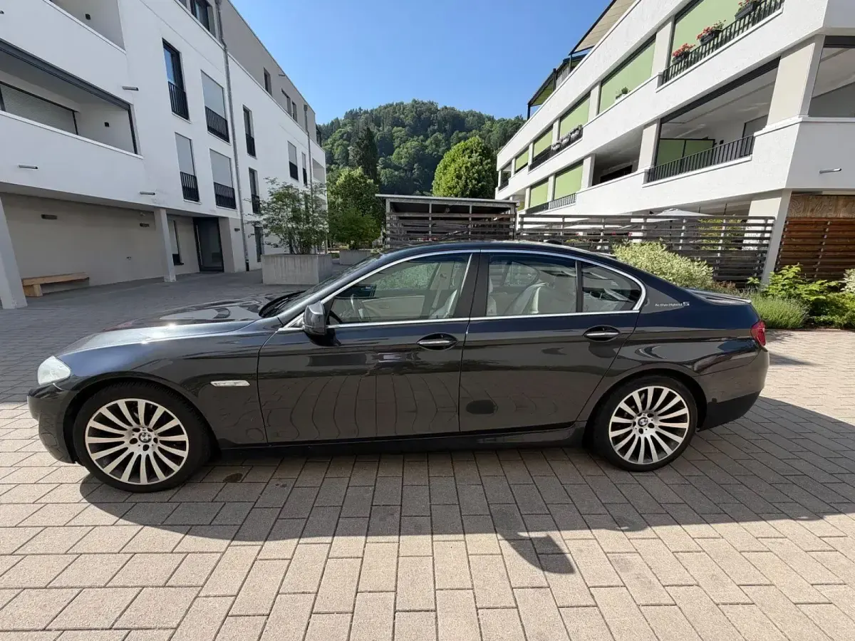 Gebraucht BMW ActiveHybrid 5 340 PS (250 kW) 2012 Grau Limousine