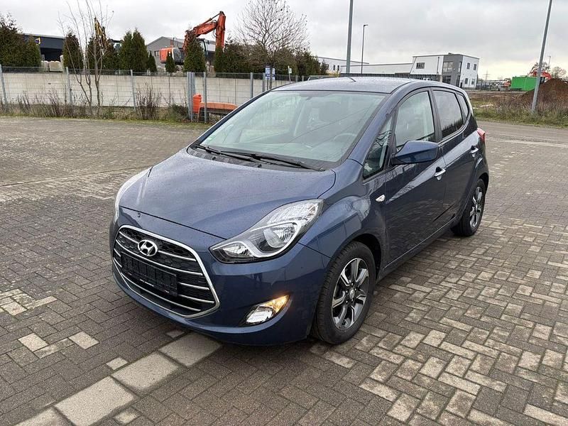 Blau Gebraucht 2018 Hyundai ix20 Space Plus Kleinwagen | 9.990 € (Guter Preis) - Bild 1/4