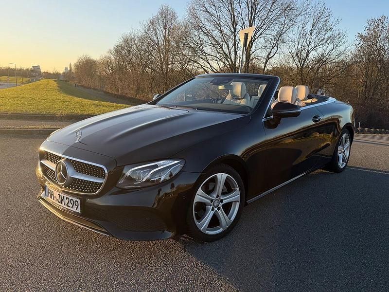 Gebraucht Mercedes E220 194 PS (142 kW) 2018 Schwarz Cabrio
