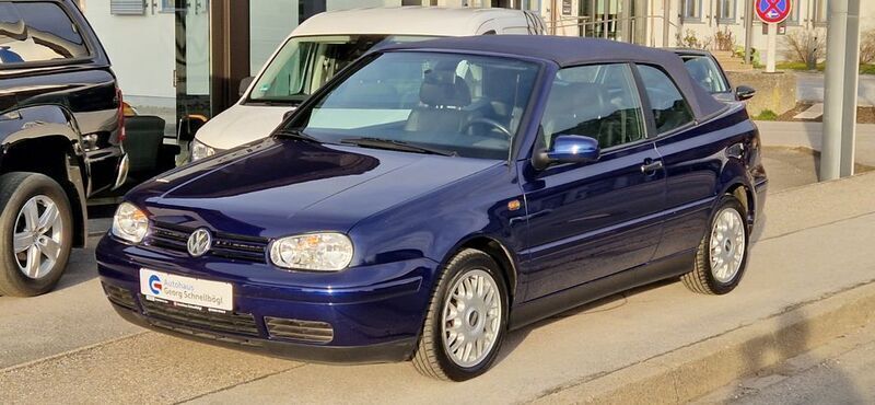 Blau Gebraucht 1998 VW Golf Cabriolet Highline Cabrio | 15.950 € - Bild 1/4