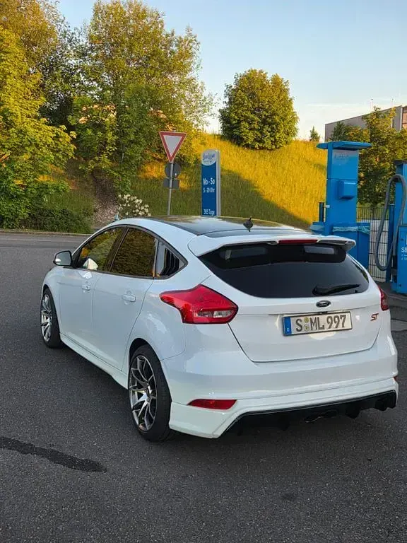 Gebraucht Ford Focus ST 250 PS (183 kW) 2017 Weiß Limousine