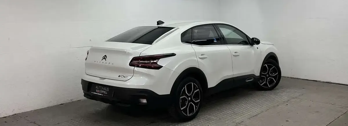 Gebraucht Citroën e-C4 334 kW (455 PS) 2024 Weiß Limousine