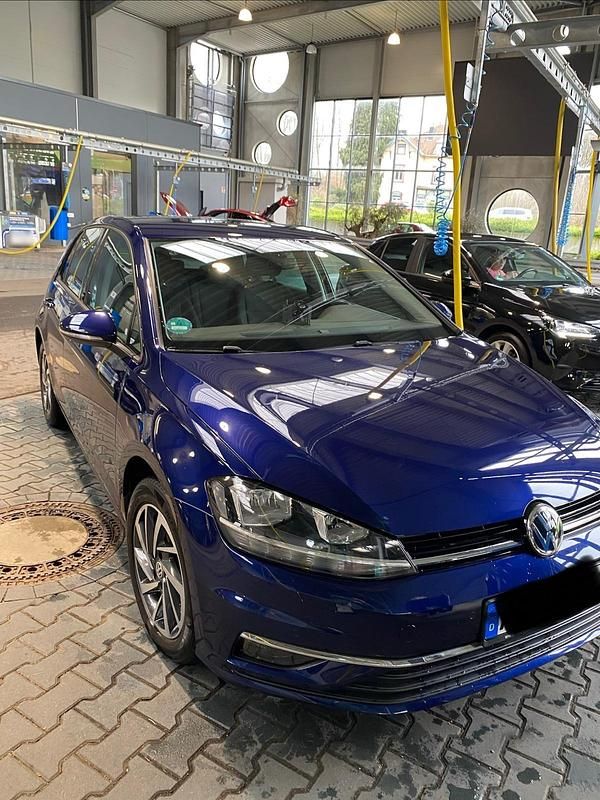 Gebraucht VW Golf VII 125 PS (91 kW) 2017 Blau Kleinwagen