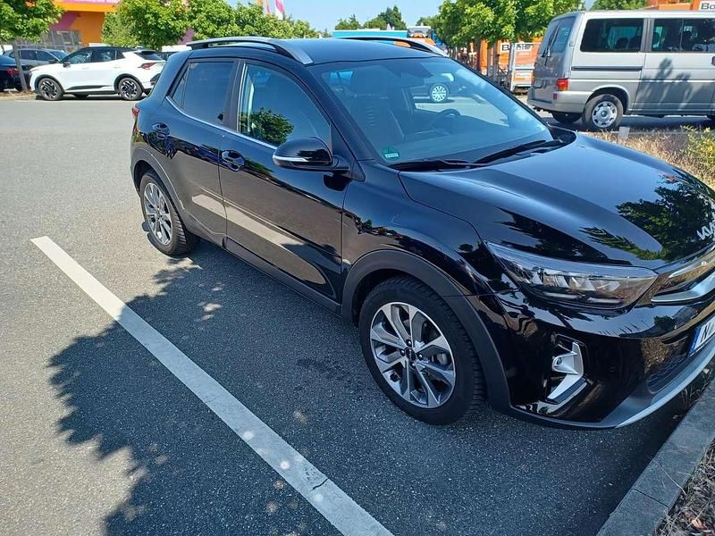 Schwarz Gebraucht 2024 Kia Stonic Platinum SUV | 17.390 € (Superpreis) - Bild 1/4