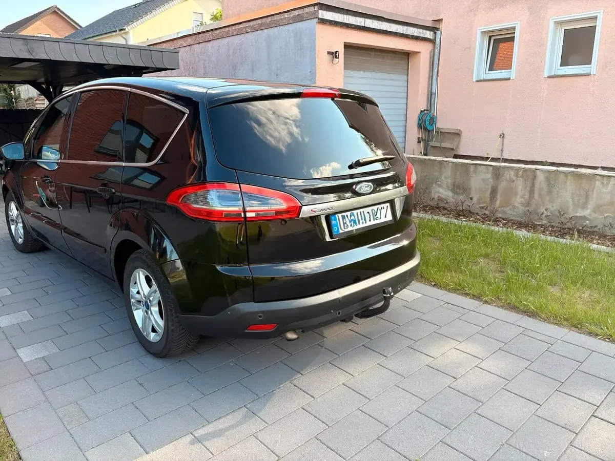 Gebraucht Ford S-MAX S 163 PS (119 kW) 2011 Schwarz Van / Kleinbus