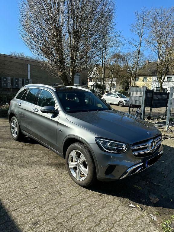 Gebraucht Mercedes GLC300e 194 PS (142 kW) 2021 Grau SUV