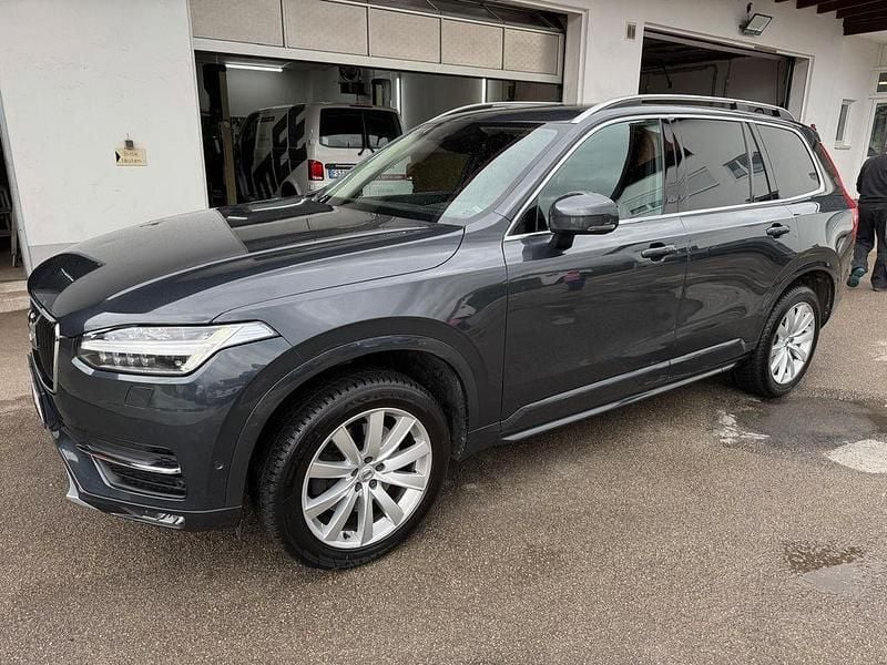 Grau Gebraucht 2018 Volvo XC90 Momentum SUV | 26.490 € (Superpreis) - Bild 1/4