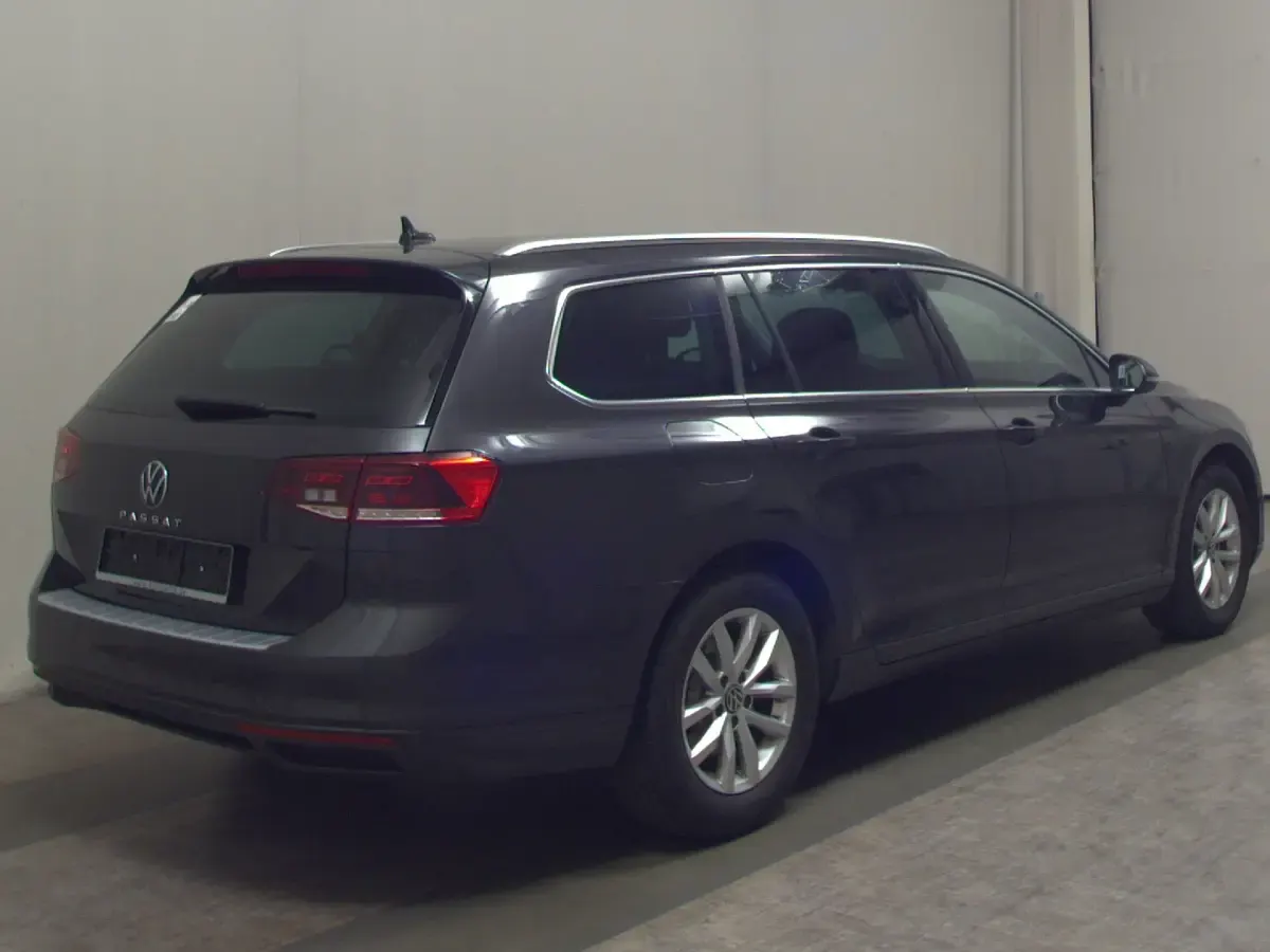 Gebraucht VW Passat Business 150 PS (110 kW) 2021 Mangangraumetallic Kombi