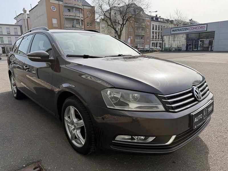 Second-hand VW Passat Trendline 140 CP (102 kW) 2011 Gri Berlinǎ