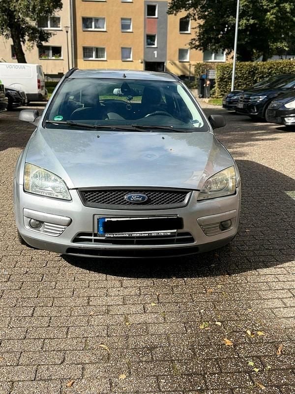 Silber Gebraucht 2006 Ford Focus ST-Line Kombi | 1.300 € (Guter Preis) - Bild 1/4