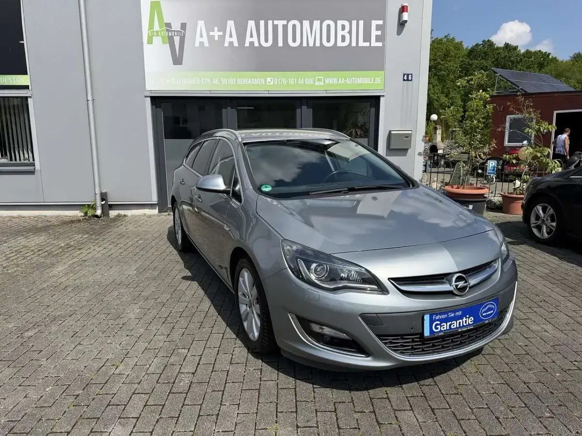 Gebraucht Opel Astra Exklusiv 136 PS (100 kW) 2015 Silbersee/perl silber (m2) Kombi