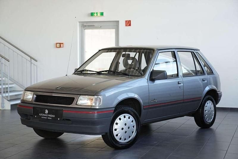 Grau Gebraucht 1990 Opel Corsa Swing Kleinwagen | 5.990 € - Bild 1/4