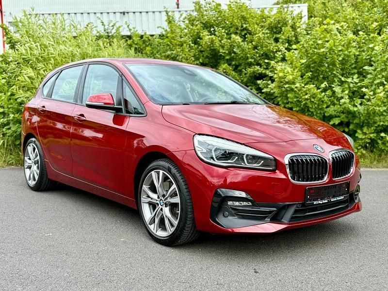 Rot Gebraucht 2020 BMW 220 Active Tourer Sport Line Van / Kleinbus | 18.350 € (Superpreis) - Bild 1/4